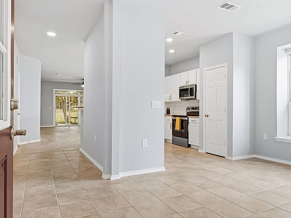 4th image of 106 Portsmouth Dr