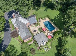 27 Old Westbury Ln, Saint Louis, MO 63119