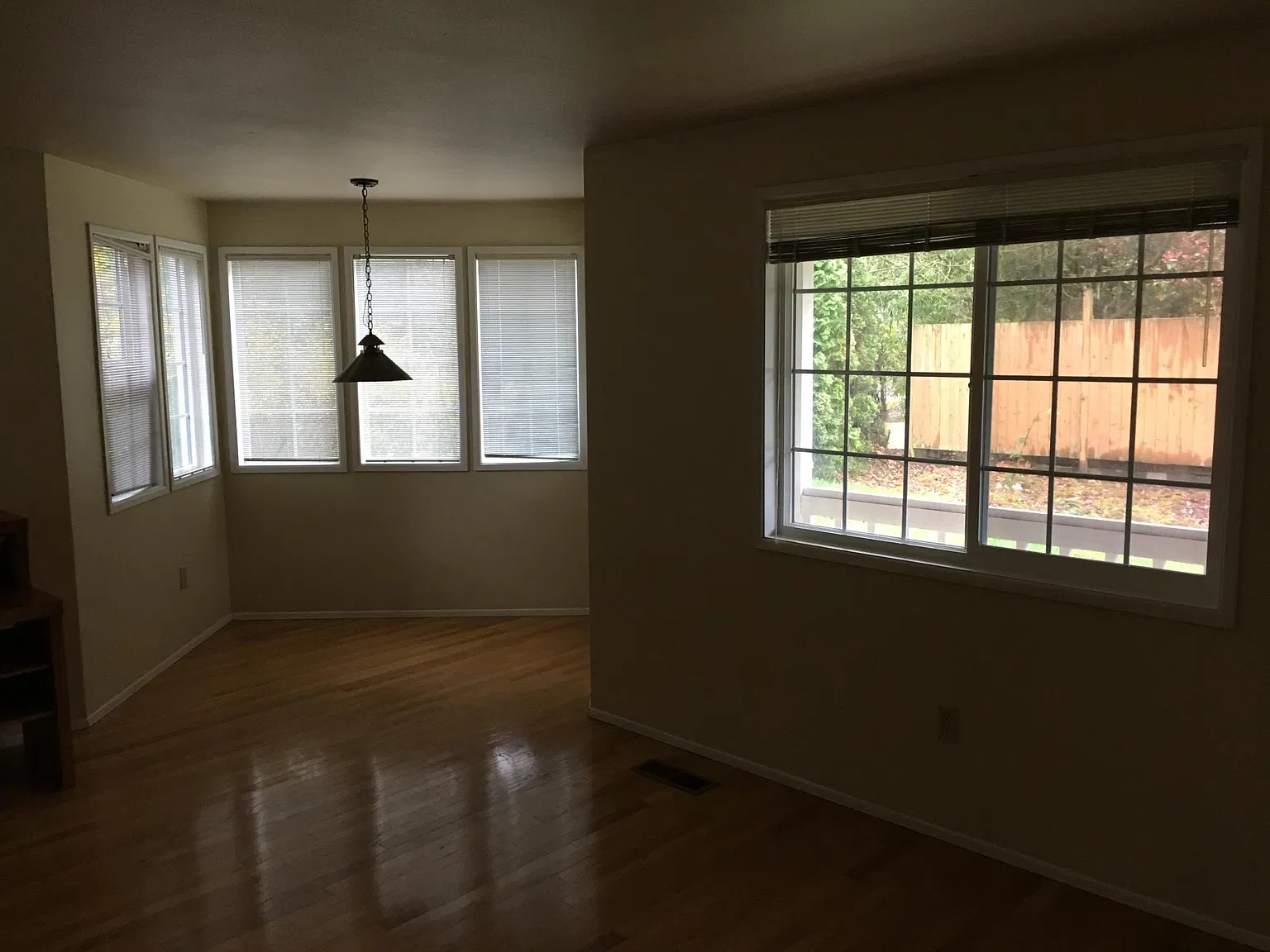 12816 NE 70th Pl — Photo 2