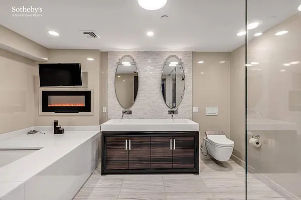 Sold by Sotheby's International Realty | media 10