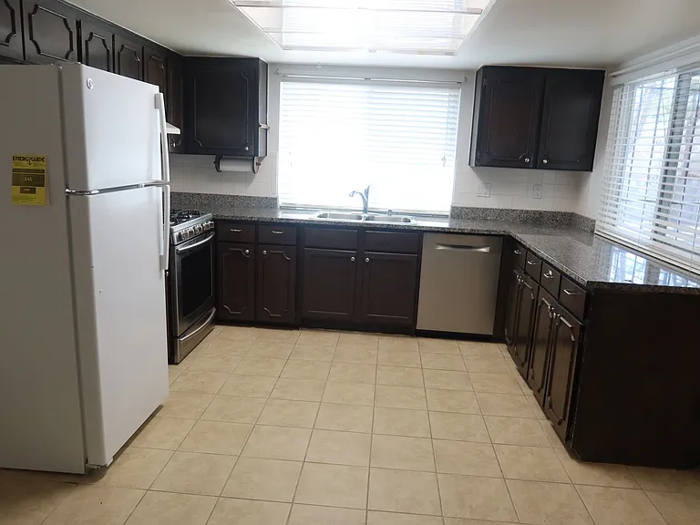 10345 Biscaine St — Photo 7