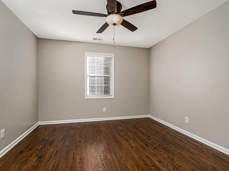325 Dobbs Rd — Photo 21