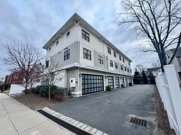 198 California St APT 3, Newton, MA 02458