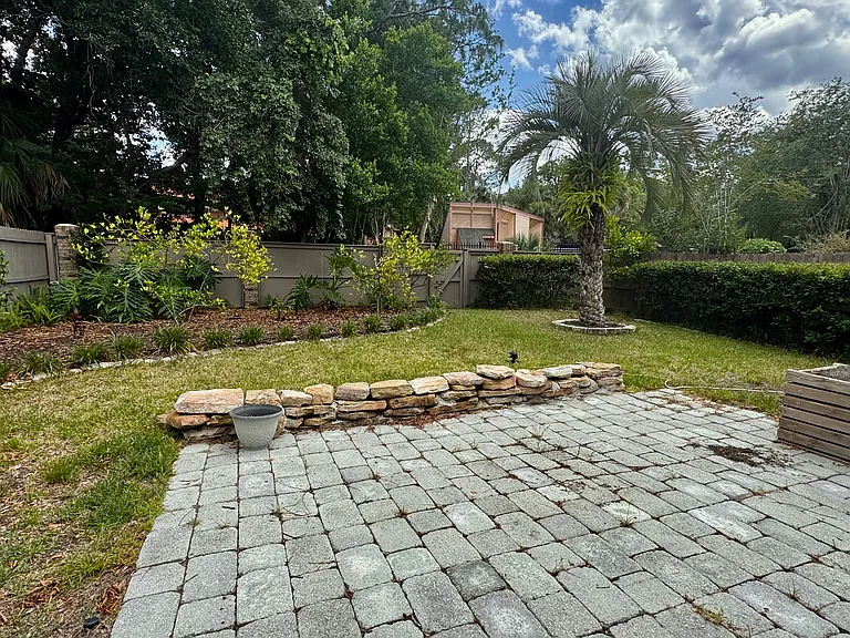 241 Hummingbird Ln — Photo 3