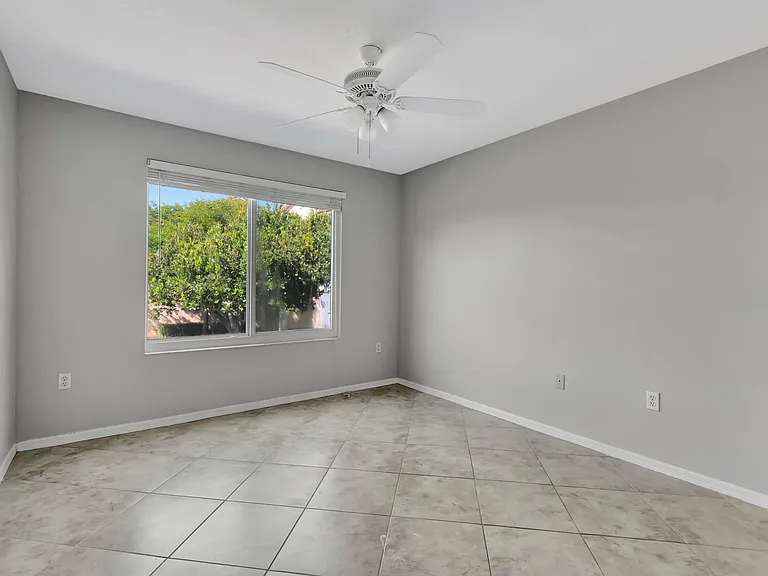 116 Villa Cir #116 — Photo 23
