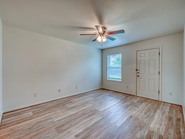 1511 Claremont Cir #A — Photo 7