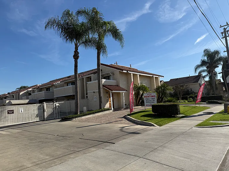 750 S Highland Ave #C — Photo 3