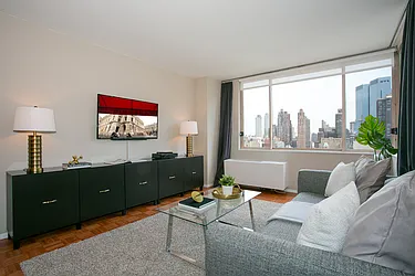 Rented by ER (DO NOT USE)