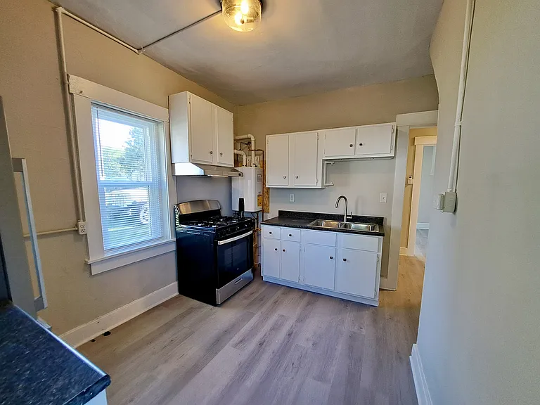 52 N Collier St — Photo 5