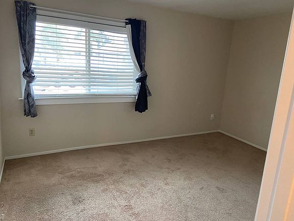 5th image of 10695 Chinon Cir