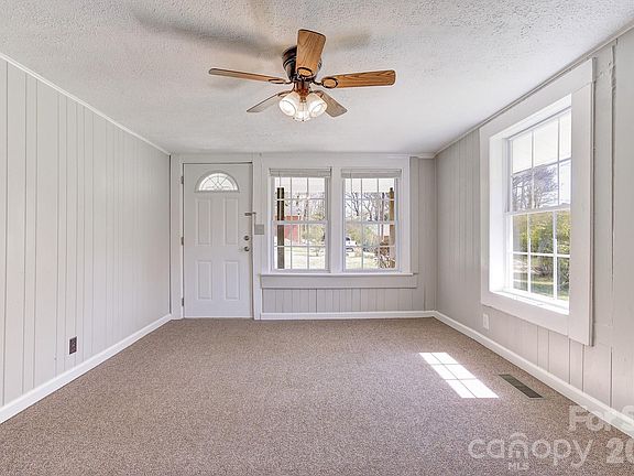 3rd image of 438 Loop Rd