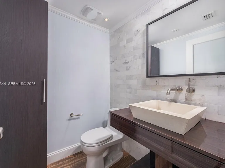 400 S Pointe Dr #307 — Photo 14
