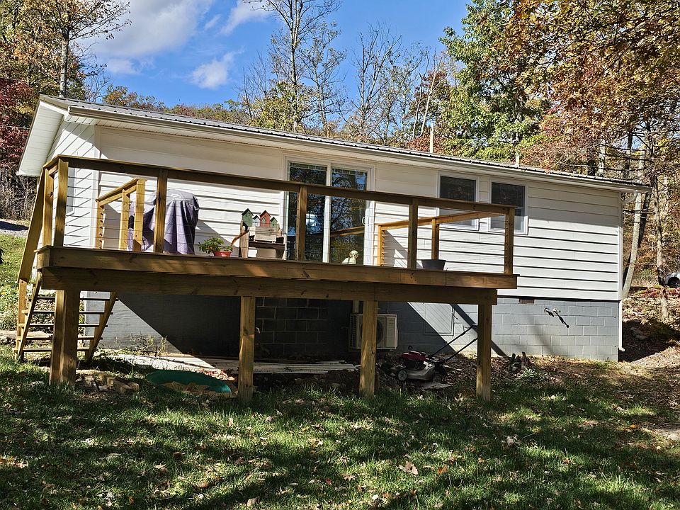 2nd image of 130 Erie Trl