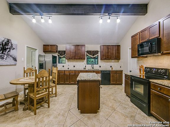 5th image of 1824 Medina Cir