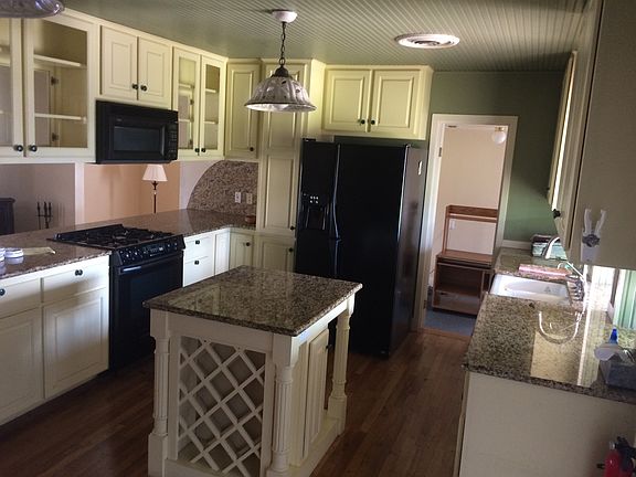 Kitchen & door to laundry rm