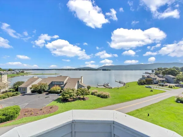 70 Clubhouse Tower Cir #614, Moneta, VA 24121