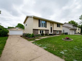 455 N 9th St, Carlisle, IA 50047