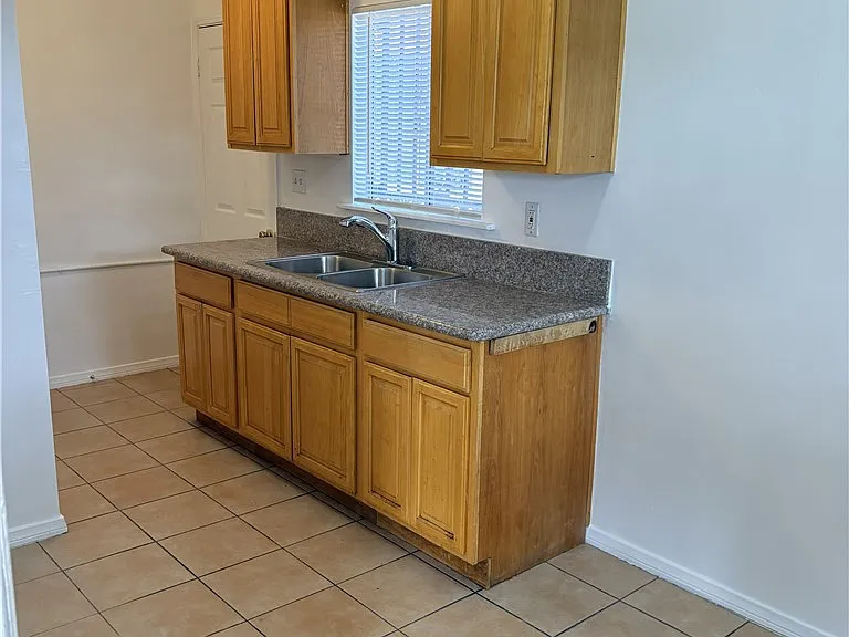 1715 W Olympic Blvd — Photo 4