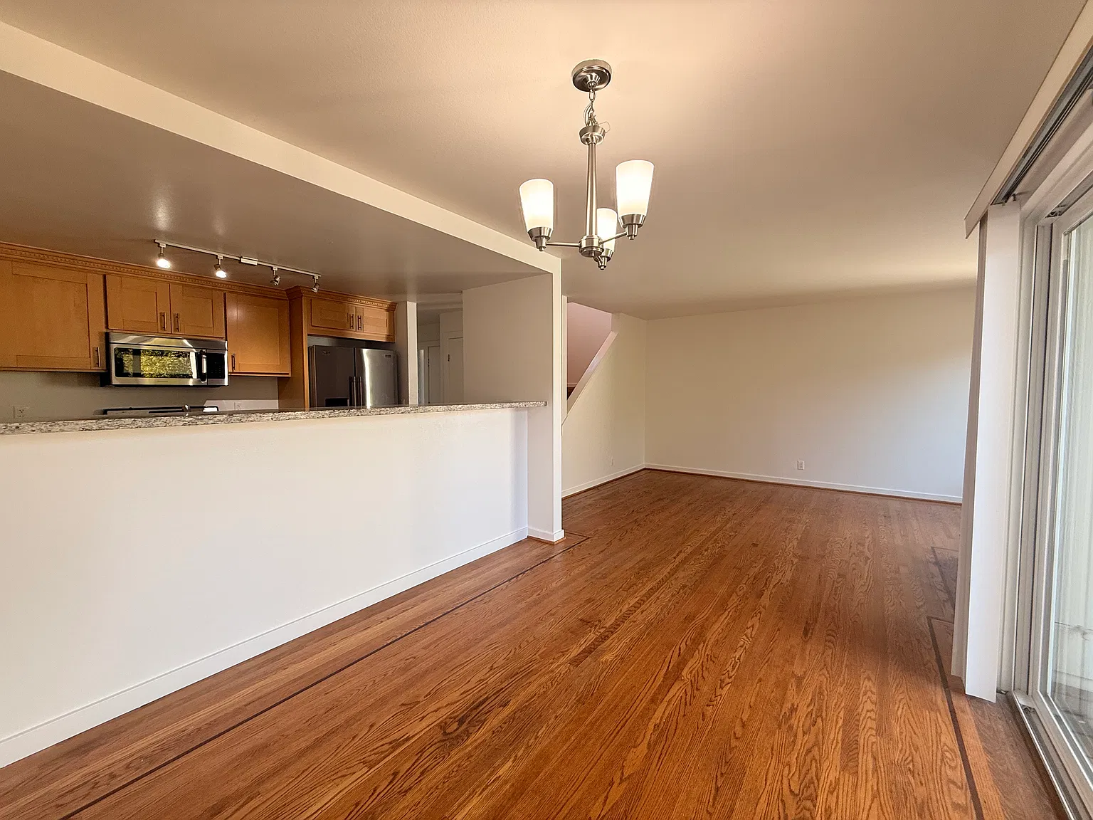 2 bed, 1.5 bath, 1190 sqft, $4,595 — Photo 3