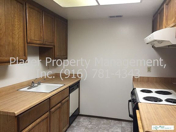 3rd image of 1030 Bell St