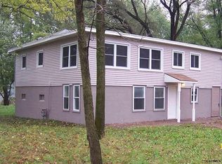 5622 Lisa Dr, East Dubuque, IL 61025