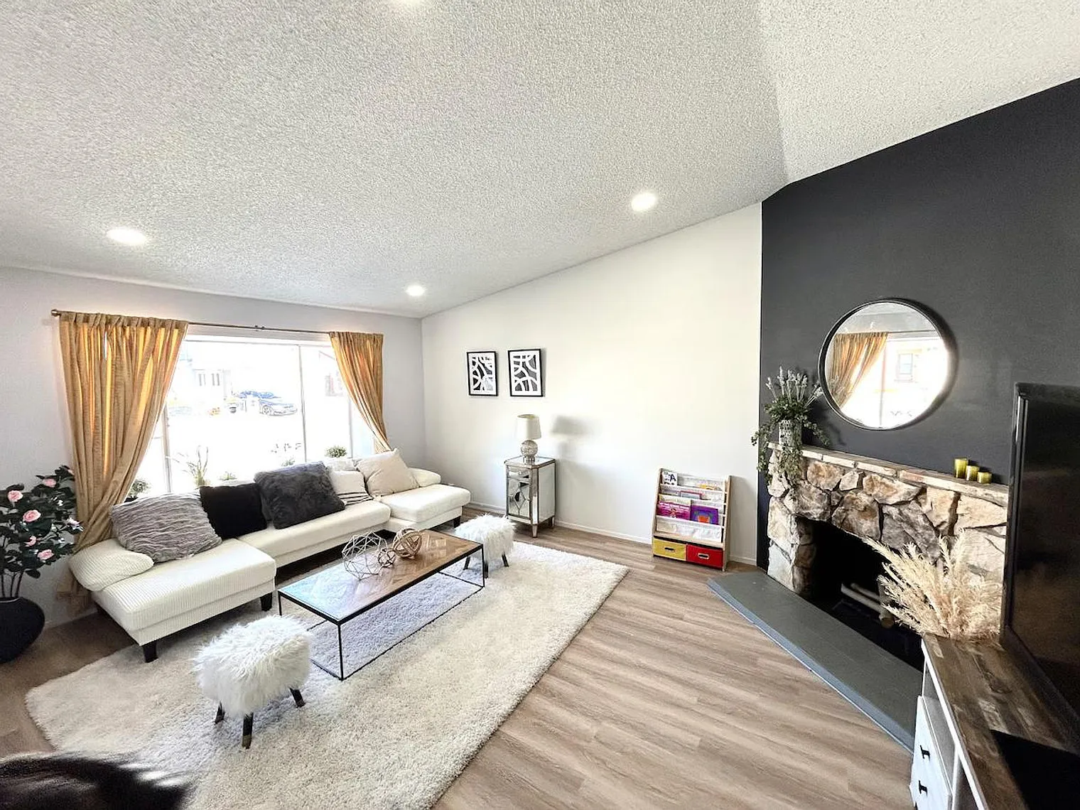 4 bed, 2.0 bath, $7,125 — Photo 1