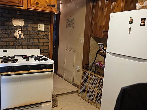 3rd image of 210 W 25th St