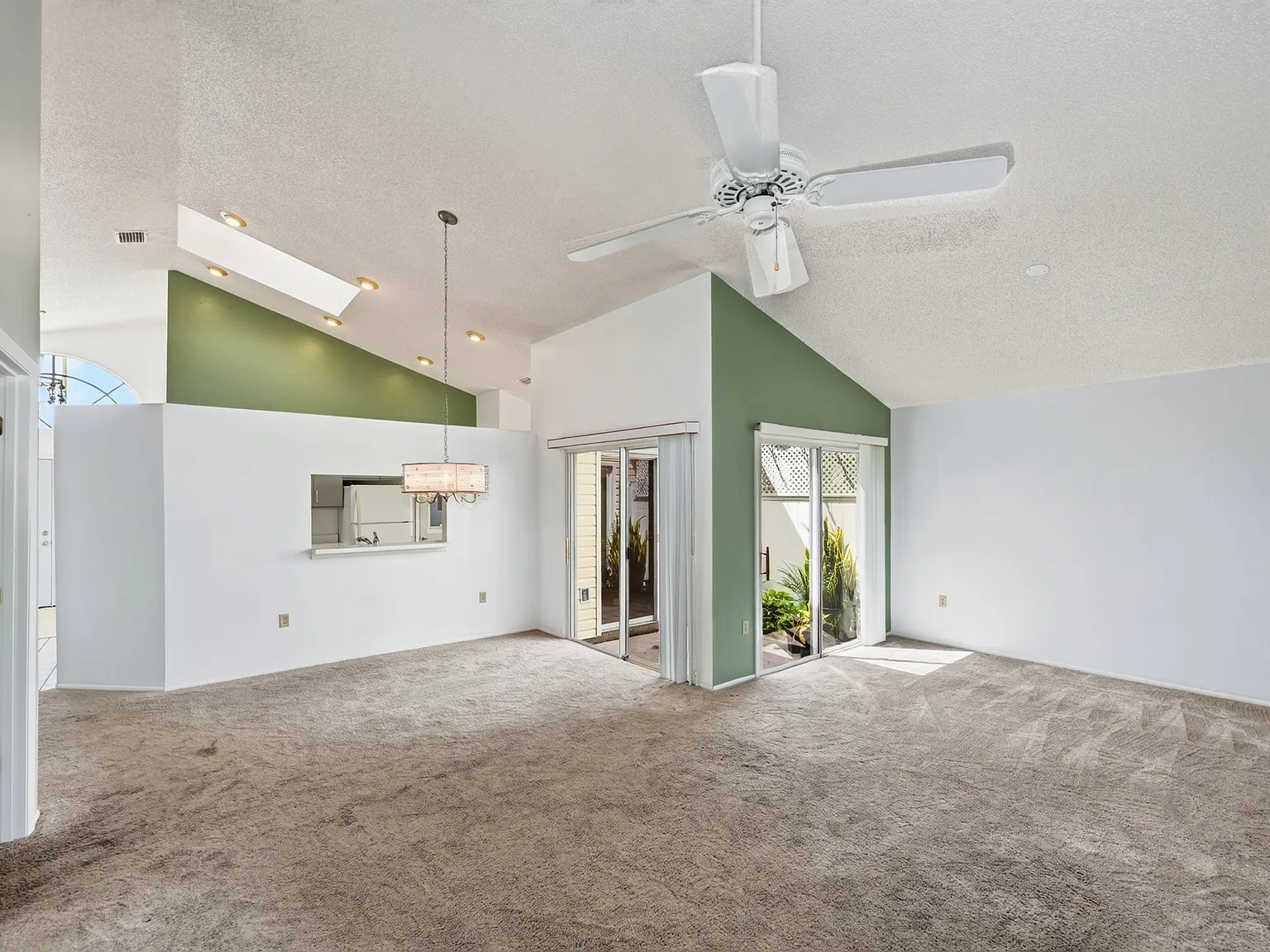 3 bed, 1432 sqft, $2,300 — Photo 3
