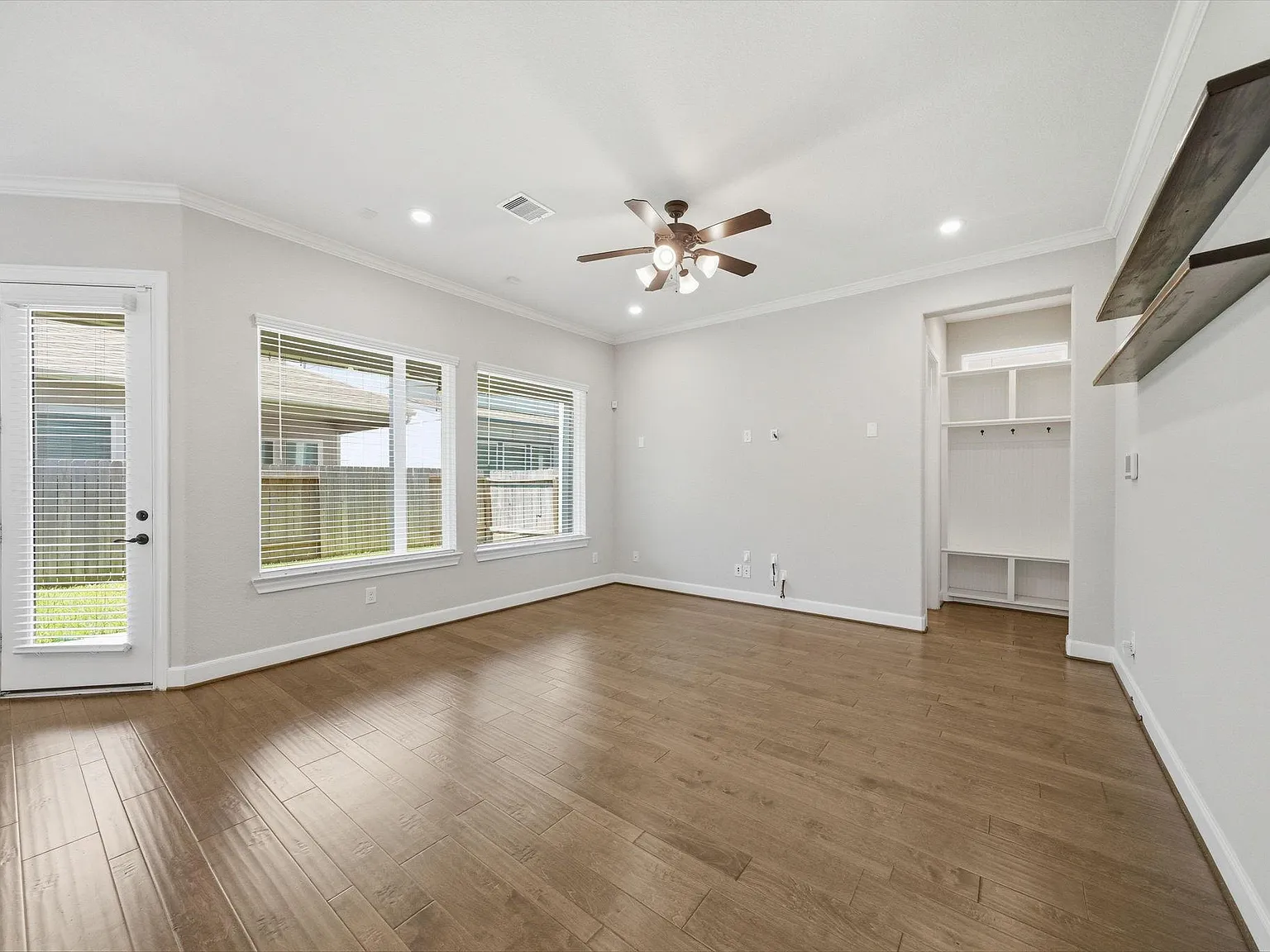 3 bed, 2.5 bath, 2108 sqft, $2,700 — Photo 3