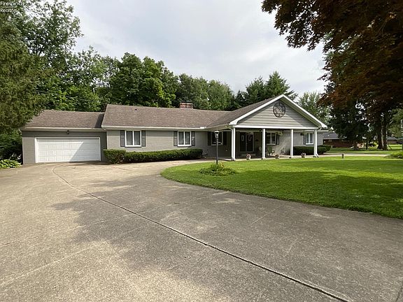 3rd image of 1553 Williams Dr
