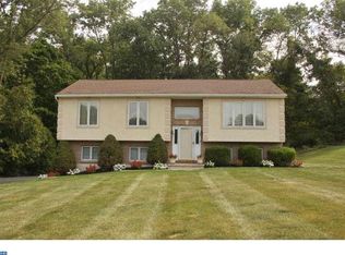 33 Melissa Ln, Royersford, PA 19468