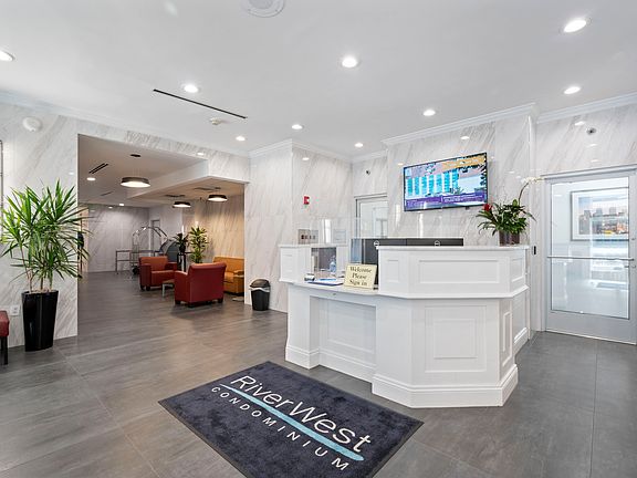 Entrance - Front Desk/Lobby