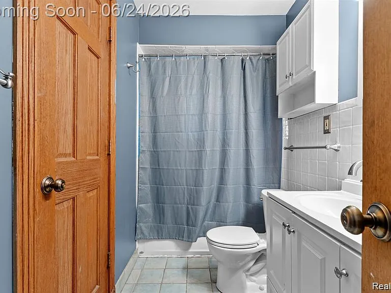 323 N Campbell Rd — Photo 16