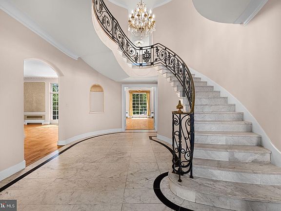 3rd image of 2884 Woodland Dr NW