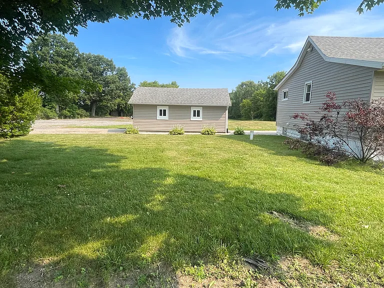 6112 Burtch Rd — Photo 3