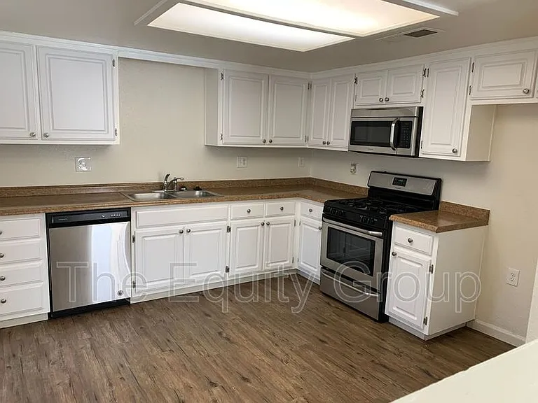 4008 W Meadow Ave — Photo 4