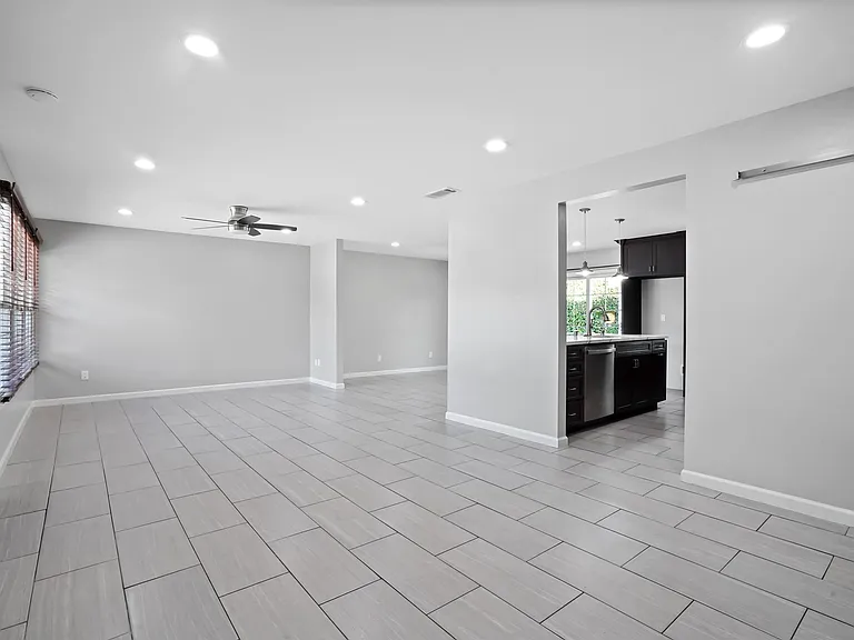 20247 Kinzie St — Photo 11