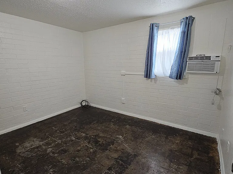 1938 E Adams St #3 — Photo 11