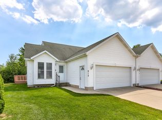 915 Stonewood Dr, Spring Lake, MI 49456