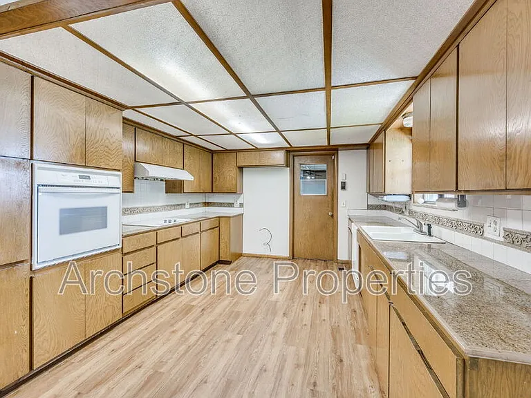 3121 Lakeside Dr — Photo 10