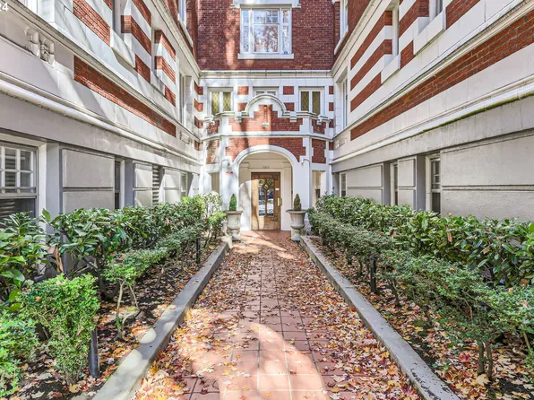 1811 NW Couch St APT 212, Portland, OR 97209