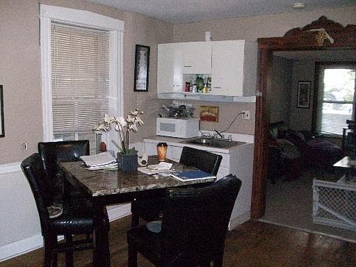 5th image of 2217 N Leavitt St