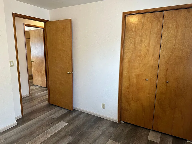 403 S 37th Pl — Photo 25