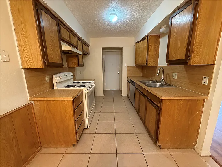 425 Signal Hill Ct N — Photo 6