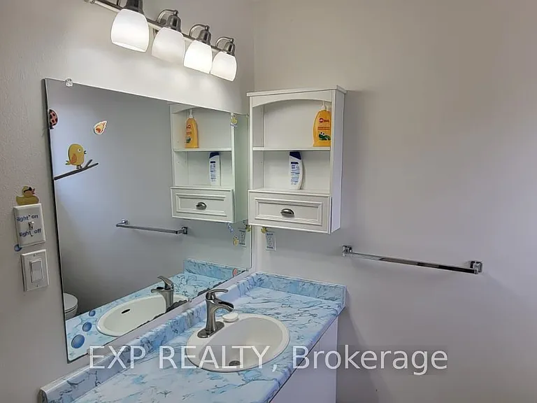 796 Harlequin Cres — Photo 17