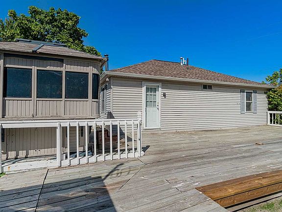 3rd image of 3992 E Kawkawlin River Dr
