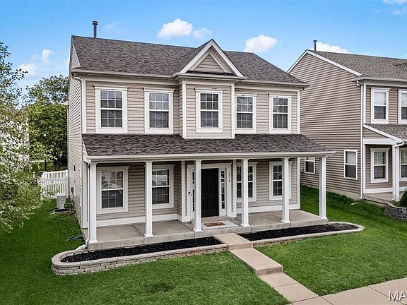 3rd image of 2018 Village Glen Dr