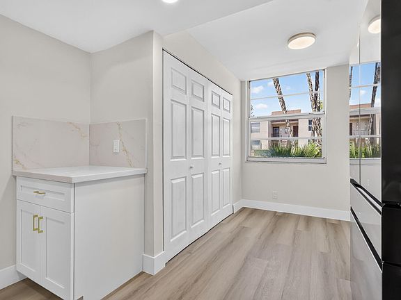 4th image of 7 Willowbrook Lane #101