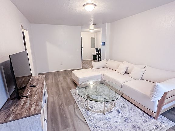 2nd image of 410 SW 26th St APT 1