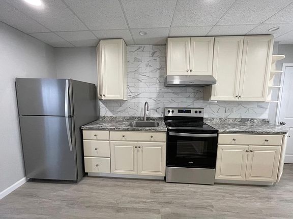 3rd image of 637 Washington Ave #3